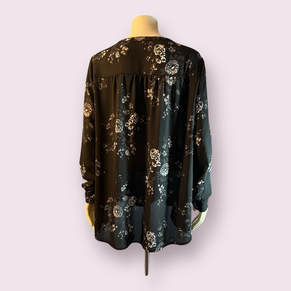 Torrid Women’s Blouse Black Floral Size 0 - Picture 6 of 11